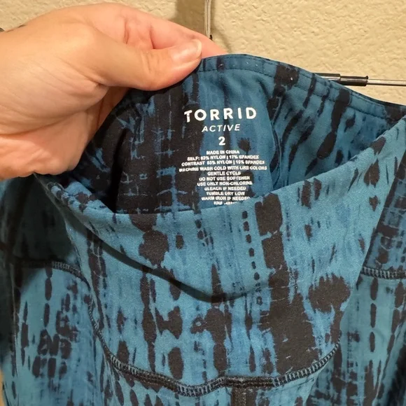 TORRID blue and black tie dye active set - Picture 9 of 9